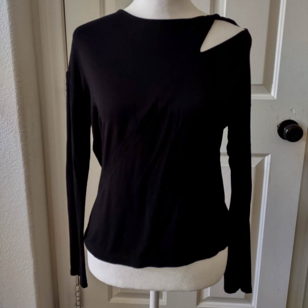 Long Sleeve Women's Shirt with Cut out